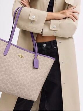 Like New Original Coach Canvas City Tote Bag with Signature Logo Brown color